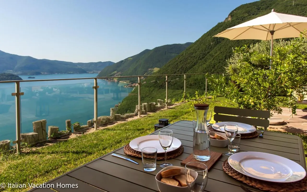 Italian Vacation Homes - Panoramic Villa Parzanica